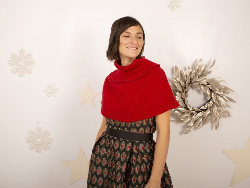 22. Un tocco di rosso nei tuoi look natalizi: certo che sì!