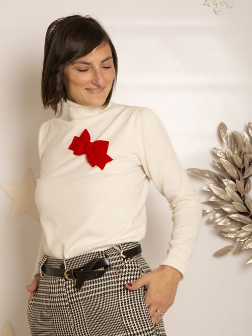 22. Un tocco di rosso nei tuoi look natalizi: certo che sì!